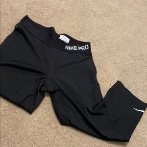 Cropped Nike Pro Leggings